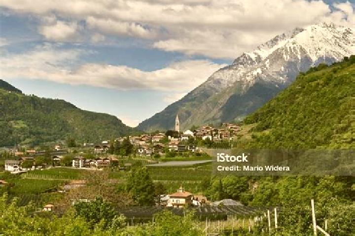 Escorts Lagundo, Italy — Local Companions