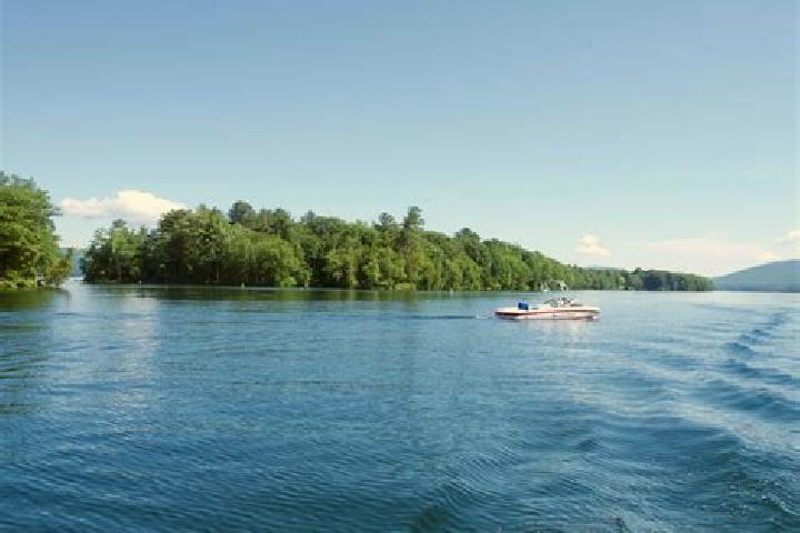 Escorts Lake George, United States — Local Companions