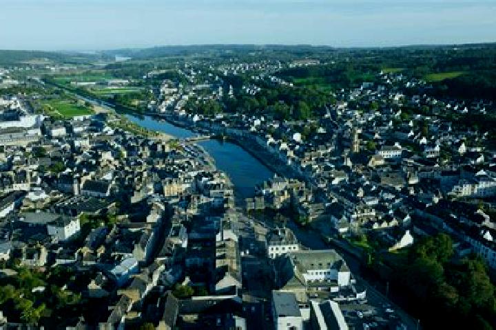 Escorts Landerneau, France — Local Companions