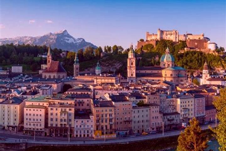 Escorts Lang, Austria — Local Companions