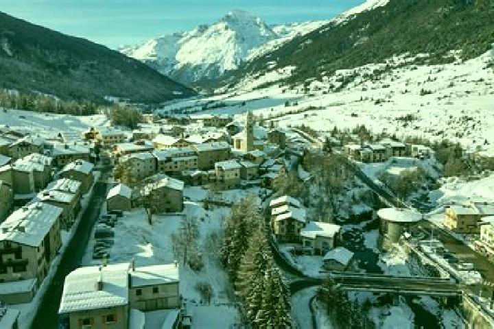 Escorts Lanslebourg-Mont-Cenis, France — Local Companions