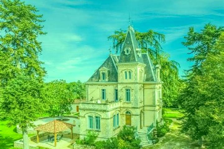Escorts Laroque-Timbaut, France — Local Companions