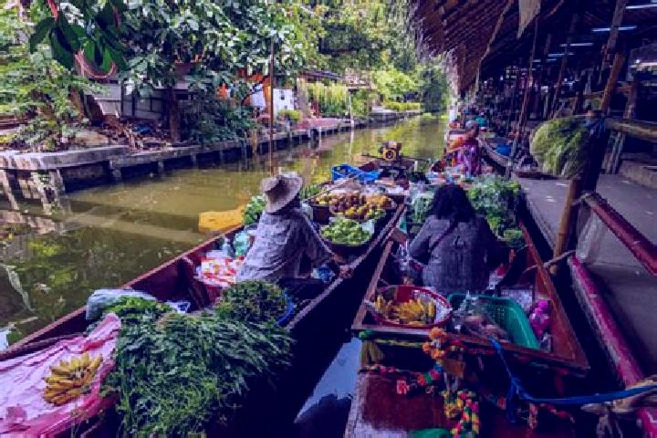 Escorts Lat Bua Luang, Thailand — Local Companions