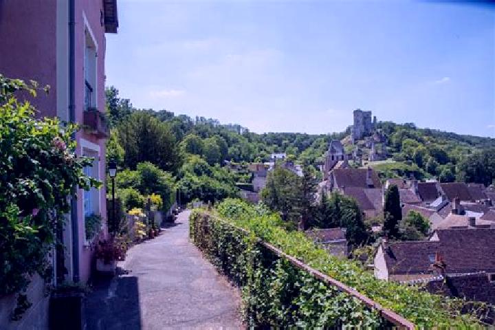 Escorts Lavardin, France — Local Companions