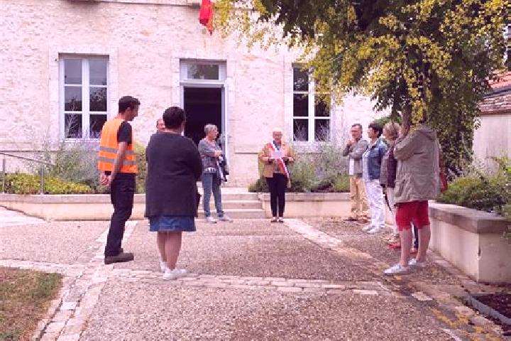 Escorts Le Bardon, France — Local Companions