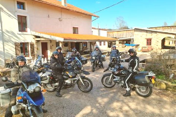 Escorts Le Clerjus, France — Local Companions
