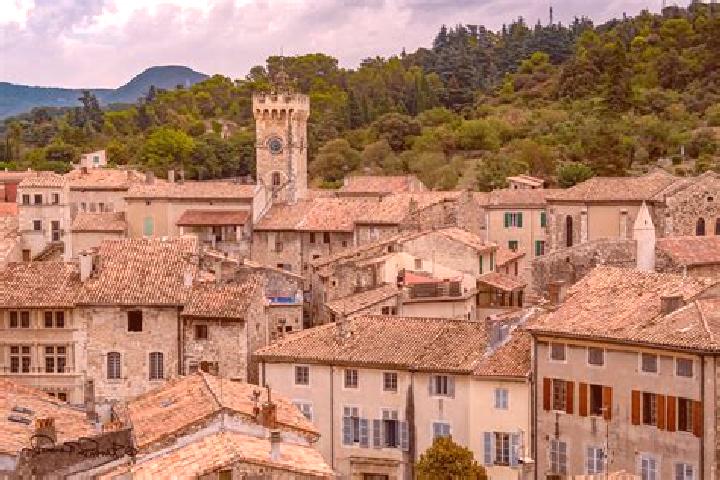 Escorts Le Teil, France — Local Companions