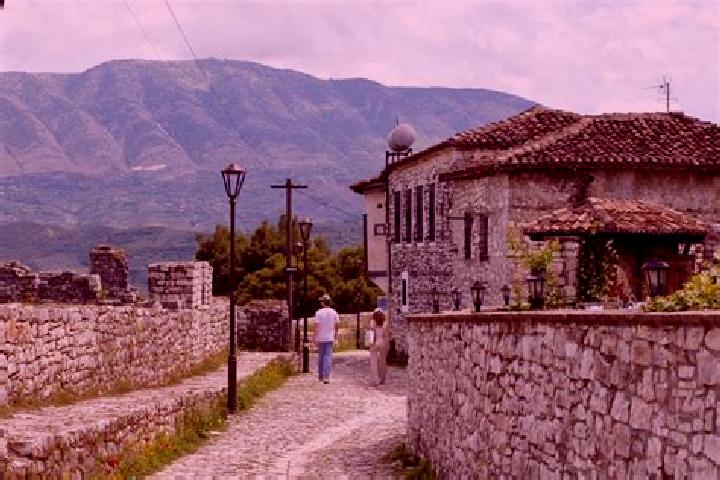Escorts Levan, Albania — Local Companions