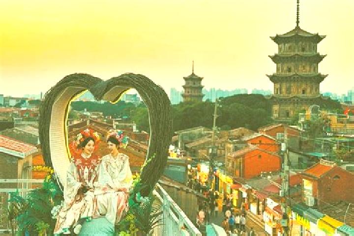 Escorts Lianyi, China — Local Companions