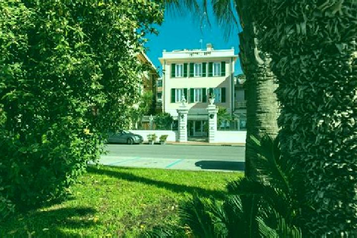 Escorts Lido di Classe, Italy — Local Companions