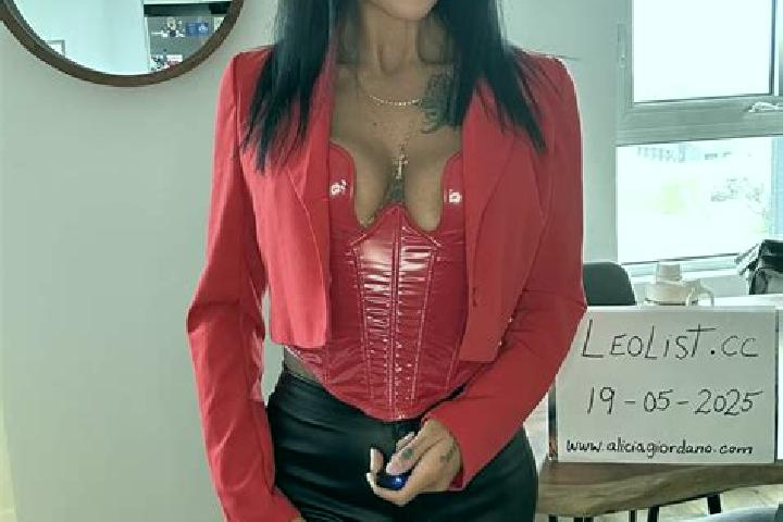 Escorts Ligne, France — Local Companions