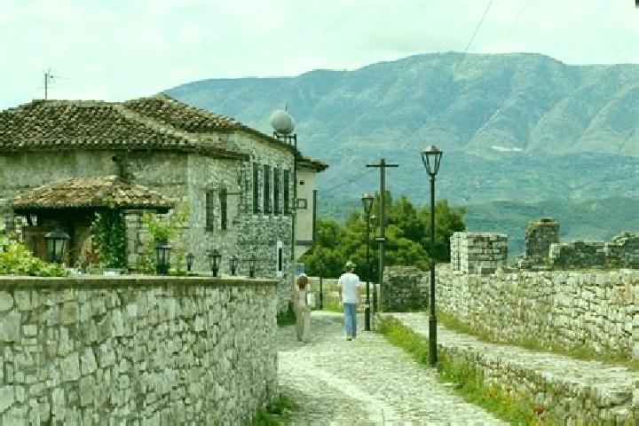 Escorts Liqenas, Albania — Local Companions