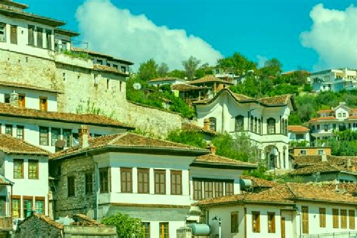 Escorts Lis, Albania — Local Companions