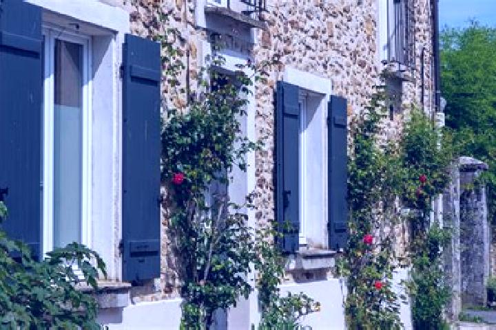 Escorts Liverdy-en-Brie, France — Local Companions