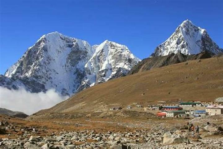 Escorts Lobuche, Nepal — Local Companions