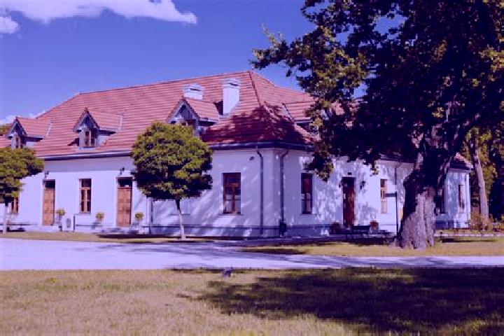 Escorts Lochow, Poland — Local Companions