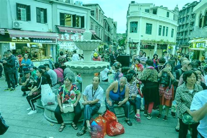 Escorts Longtou, China — Local Companions