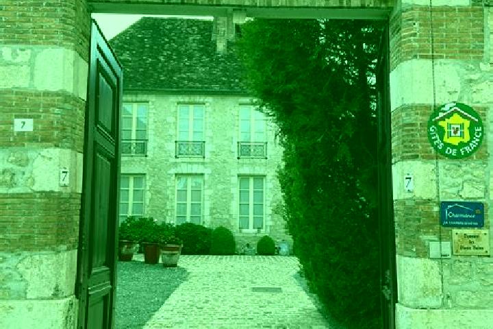 Escorts Longueville, France — Local Companions