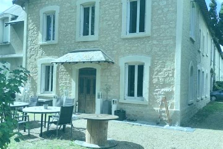 Escorts Loudun, France — Local Companions