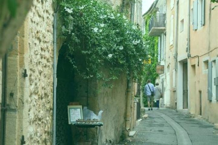 Escorts Lourmarin, France — Local Companions