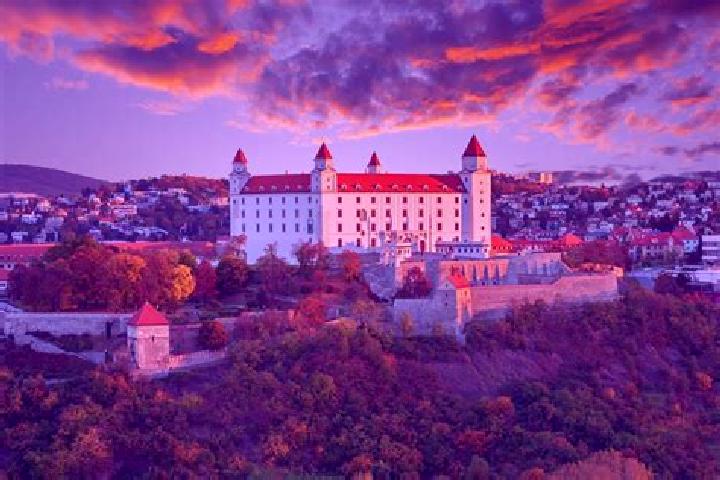 Escorts Lucatin, Slovakia — Local Companions