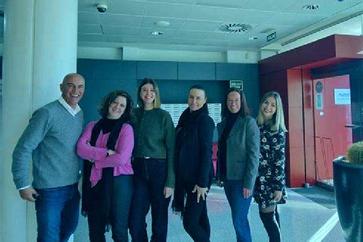 Escorts Lucena de Jalon, Spain — Local Companions