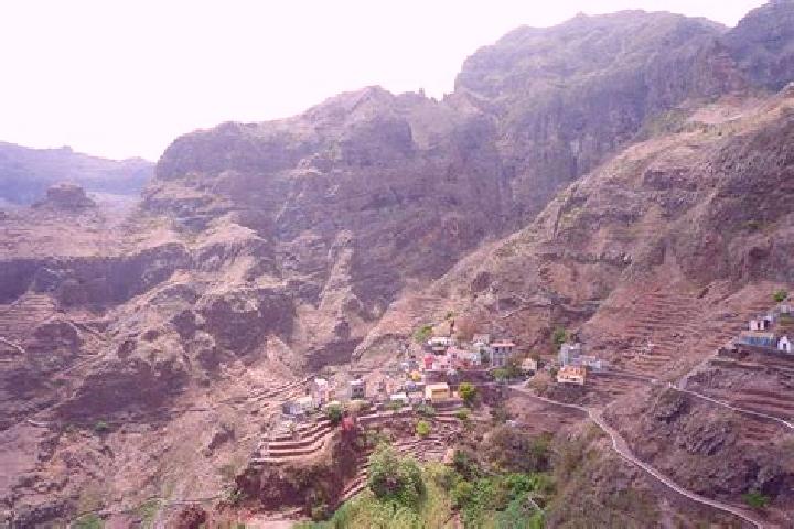 Escorts Lugar de Guene, Cape Verde — Local Companions
