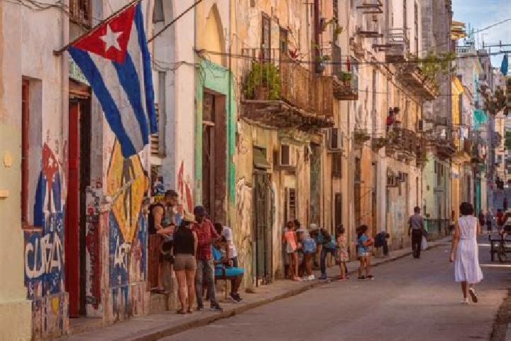 Escorts Luis Arcos Bergnes, Cuba — Local Companions