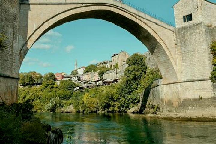 Escorts Lukavac, Bosnia and Herzegovina — Local Companions