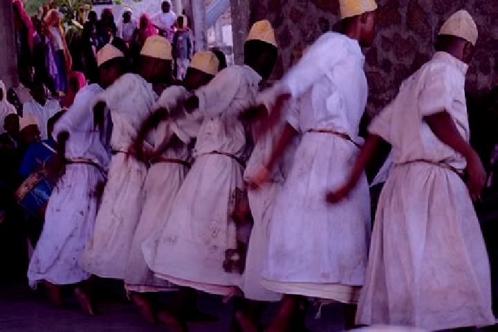 Escorts Madjeoueni, Comoros — Local Companions