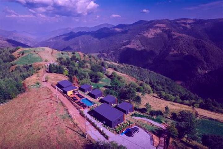 Escorts Maguri-Racatau, Romania — Local Companions