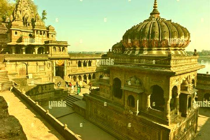 Escorts Maheshwar, India — Local Companions