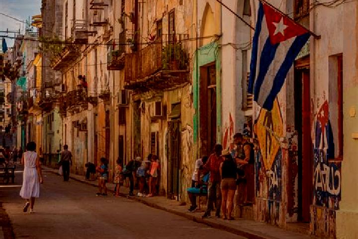 Escorts Maisi, Cuba — Local Companions