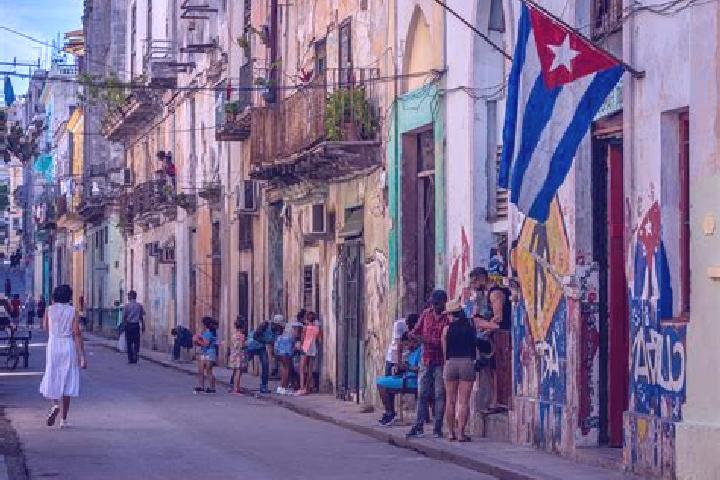 Escorts Manati, Cuba — Local Companions