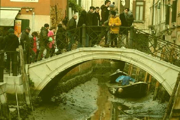Escorts Mangone, Italy — Local Companions