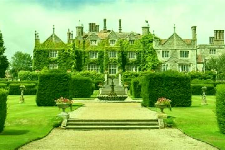Escorts Manor Park, United Kingdom — Local Companions