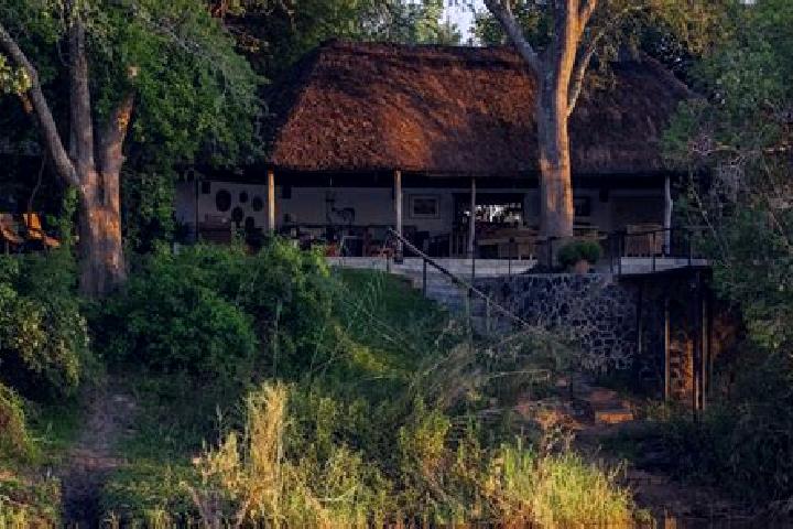 Escorts Manyinga, Zambia — Local Companions