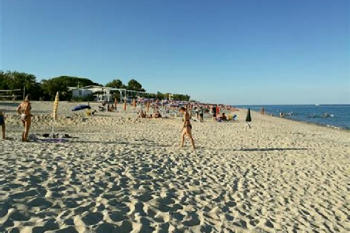 Escorts Marina di Davoli, Italy — Local Companions