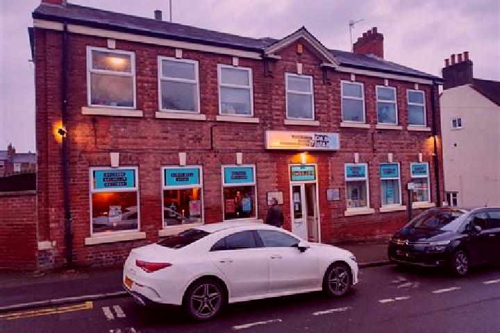 Escorts Market Warsop, United Kingdom — Local Companions