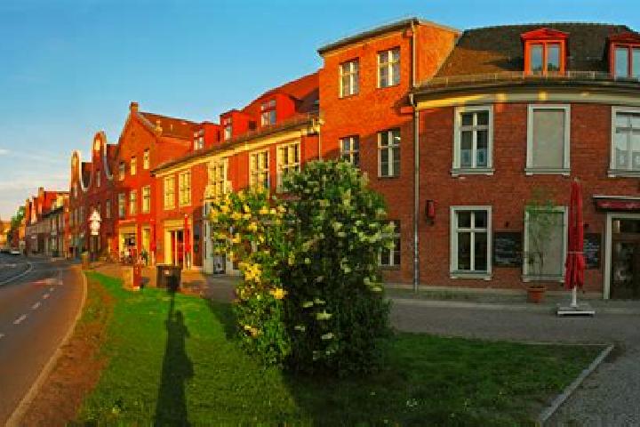 Escorts Marktschellenberg, Germany — Local Companions