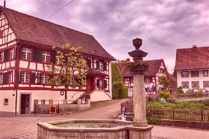 Escorts Marthalen / Dorfkern, Switzerland — Local Companions