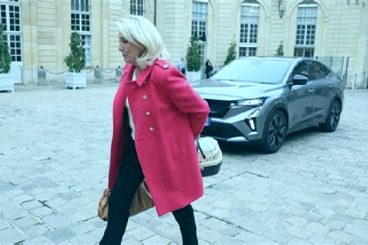 Escorts Matignon, France — Local Companions