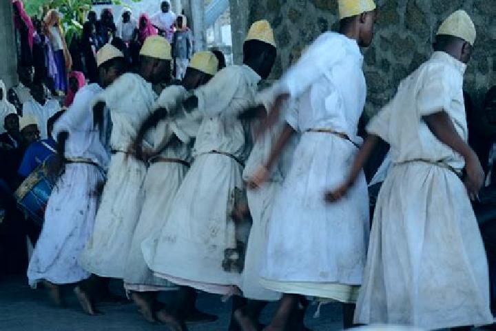 Escorts Mavingouni, Comoros — Local Companions