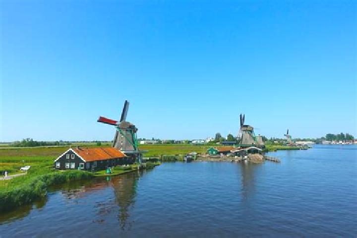 Escorts Medemblik, Netherlands — Local Companions