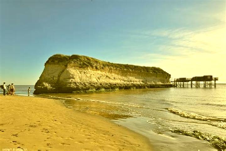 Escorts Meschers-sur-Gironde, France — Local Companions