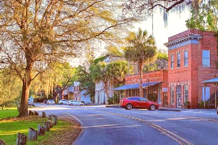 Escorts Micanopy, United States — Local Companions