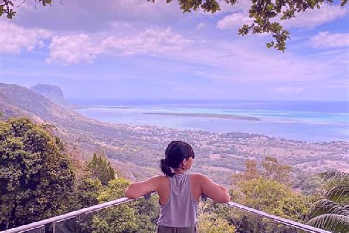 Escorts Midlands, Mauritius — Local Companions
