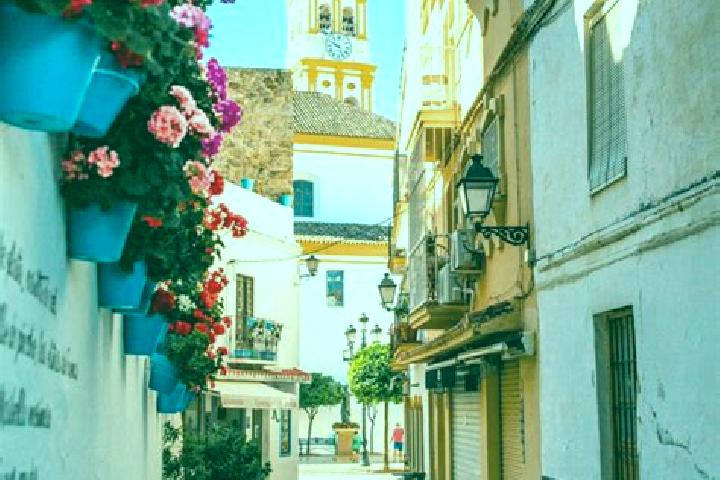 Escorts Mieza, Spain — Local Companions