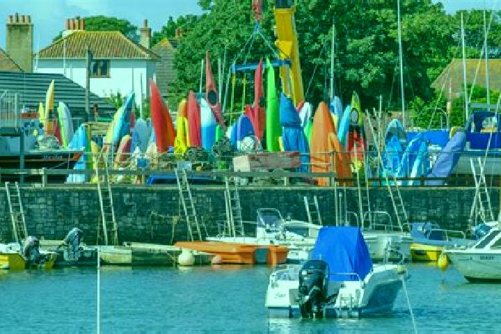 Escorts Milford on Sea, United Kingdom — Local Companions