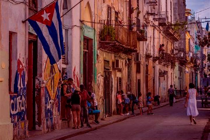 Escorts Minas, Cuba — Local Companions